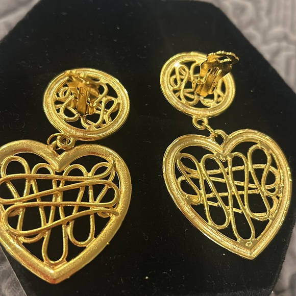 Vintage Matte Gold Leslie Block Heart Drop Clip on Earrings-Boutique - Picture 6 of 6